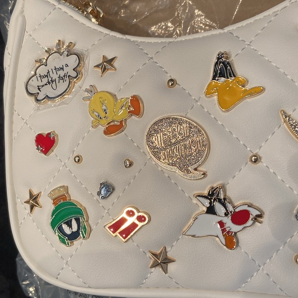 LIMITED EDITION Shoulder bag with gold chain detail and graphic pins NWT - Picture 10 of 15